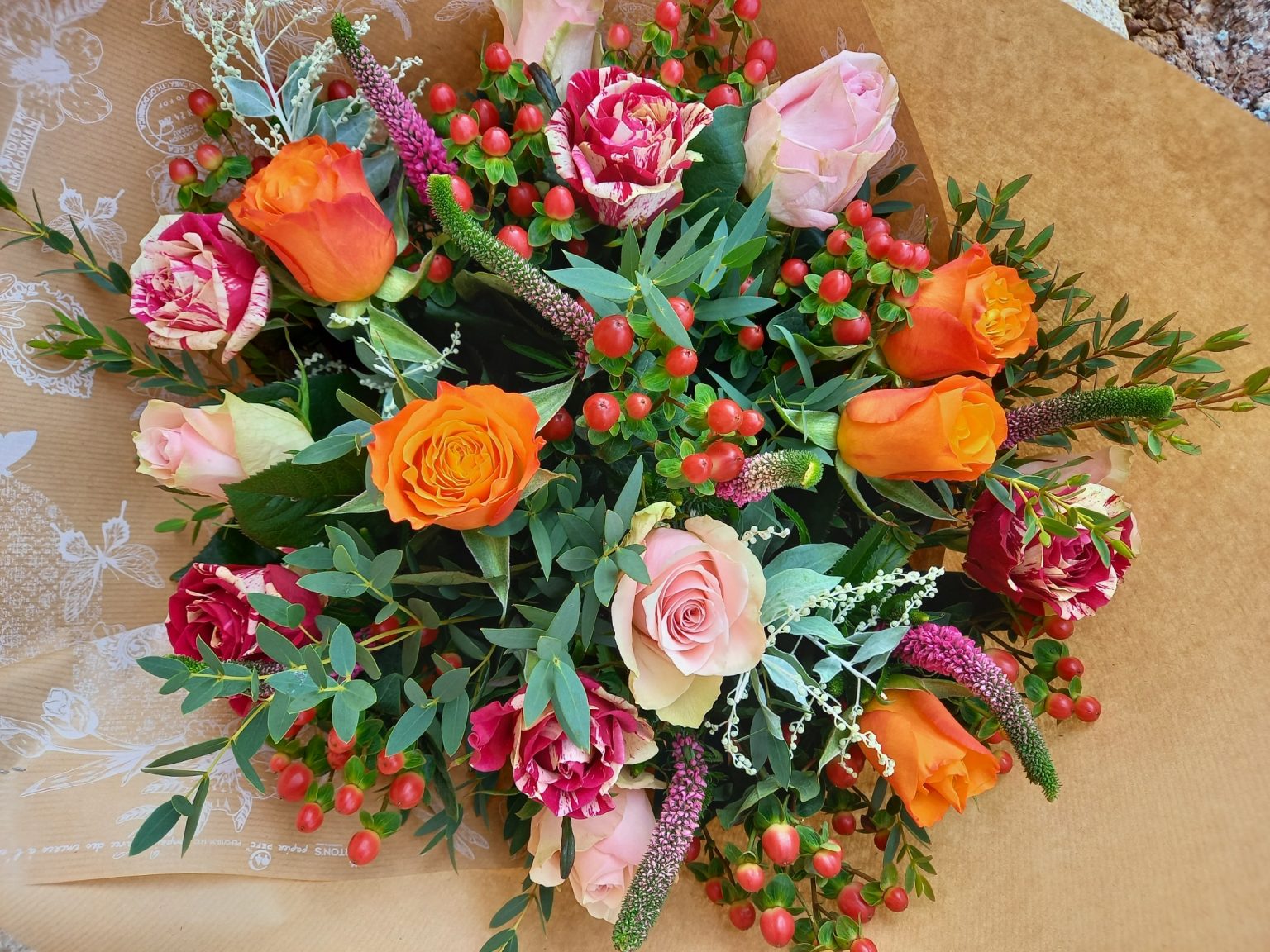 bouquet de roses et de feuillage