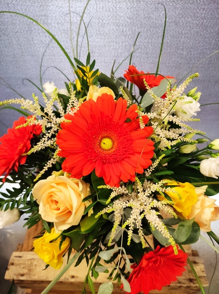 bouquet de gerbera,astilbe et fleurs de saison