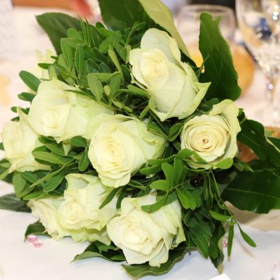 bouquet de mariée de rose blanche